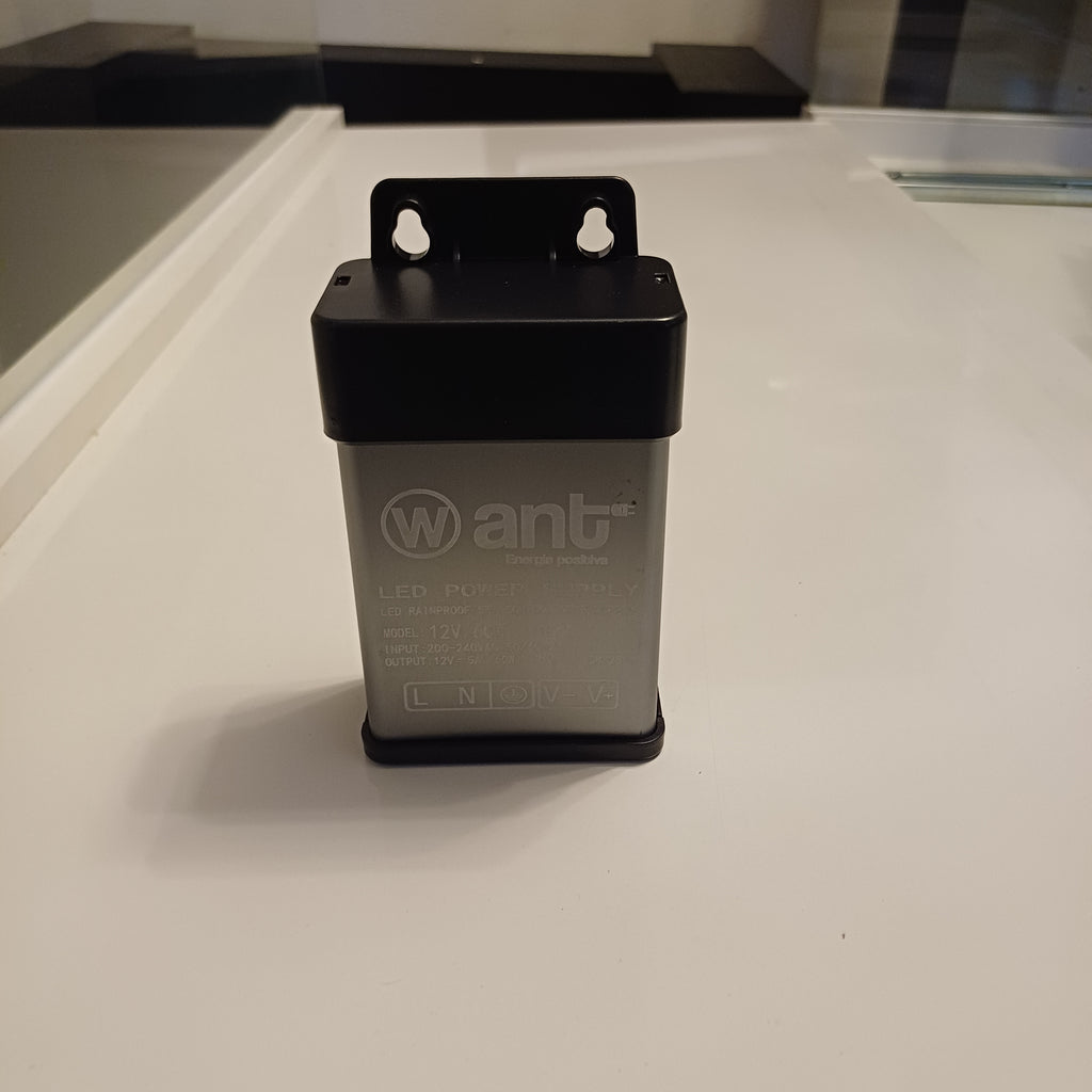 Fuente de Poder 12V 5A 60W — Con Tapa Protectora