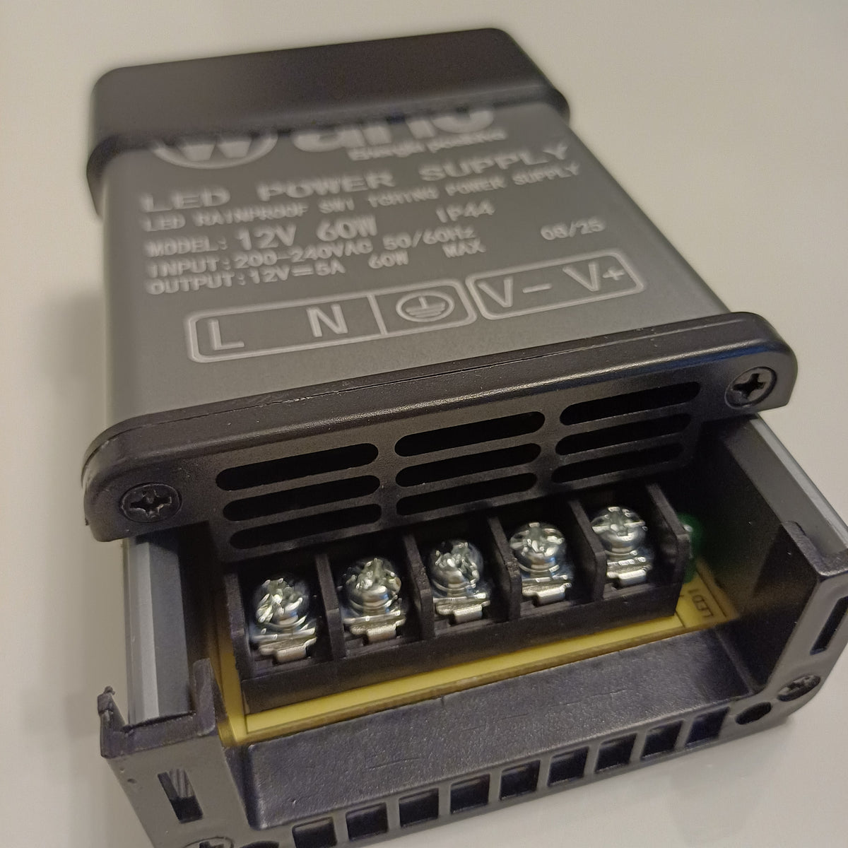 Fuente de Poder 12V 5A 60W — Con Tapa Protectora