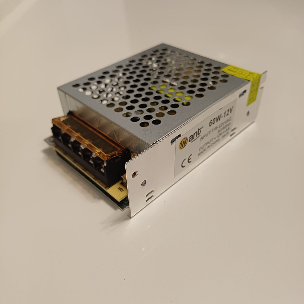 Fuente de Poder 12V 5A 60W — Gabinete Aluminio