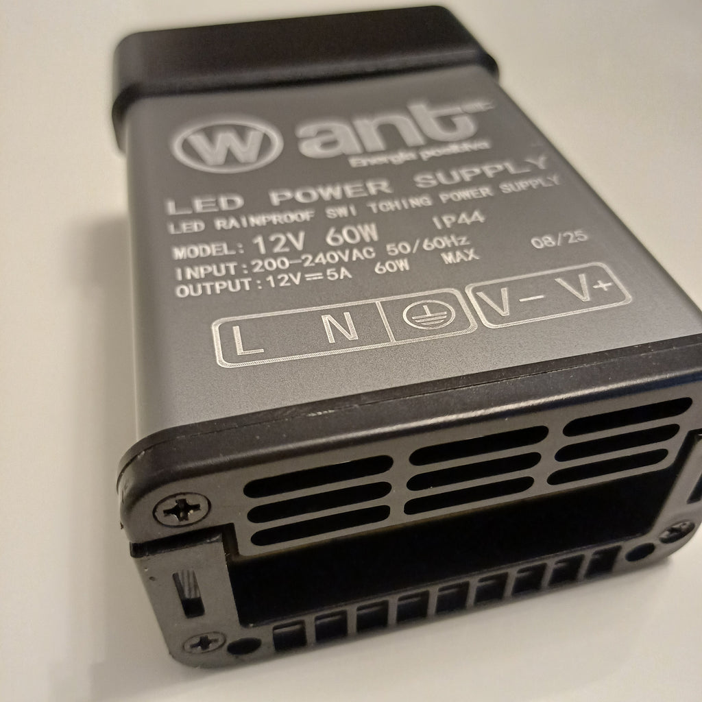 Fuente de Poder 12V 5A 60W — Con Tapa Protectora