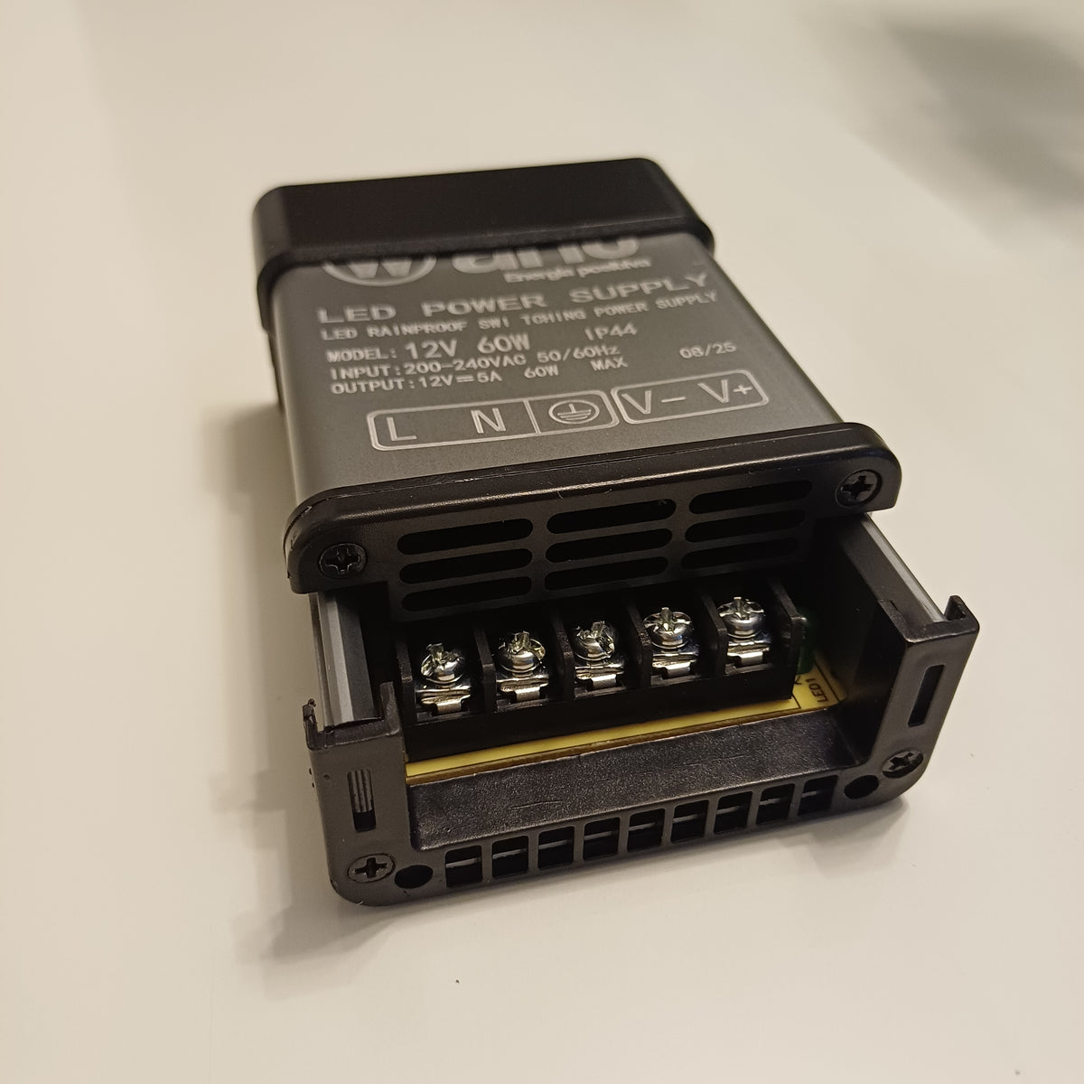 Fuente de Poder 12V 5A 60W — Con Tapa Protectora