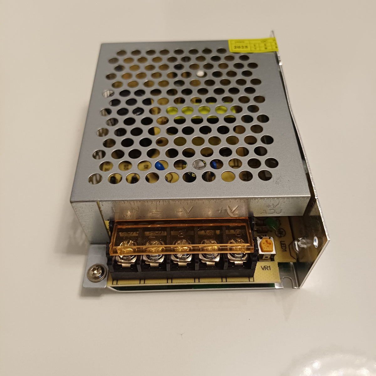 Fuente de Poder 12V 5A 60W — Gabinete Aluminio
